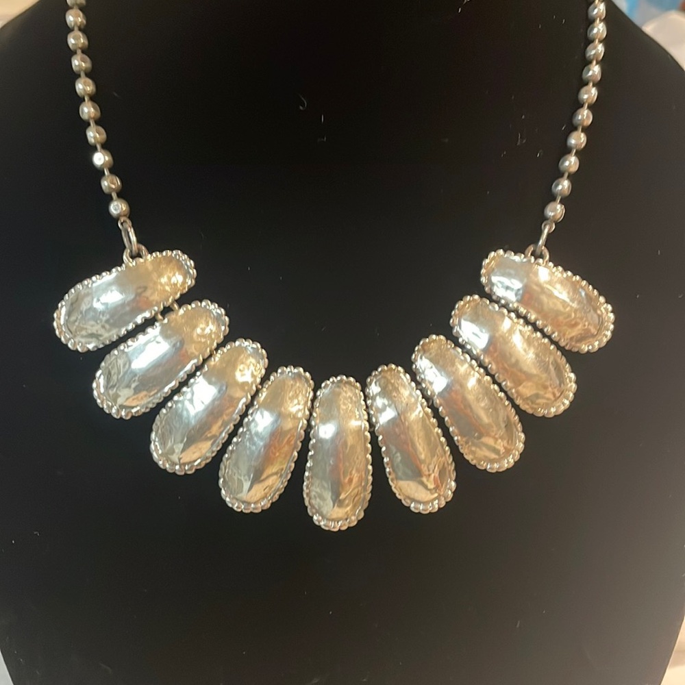 Gorgeous vintage silver necklace 19” long EUC